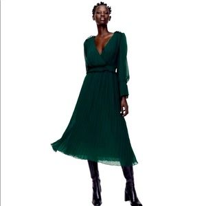NWT Zara | Emerald Green Pleated Midi Dress